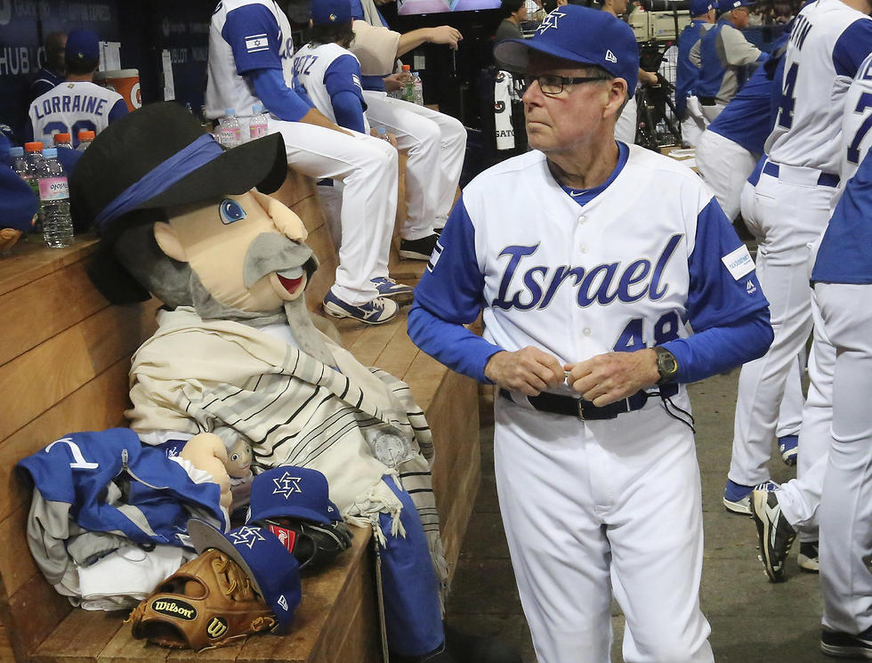 Israel's third base coach Pat Doyle (Photo: AP)