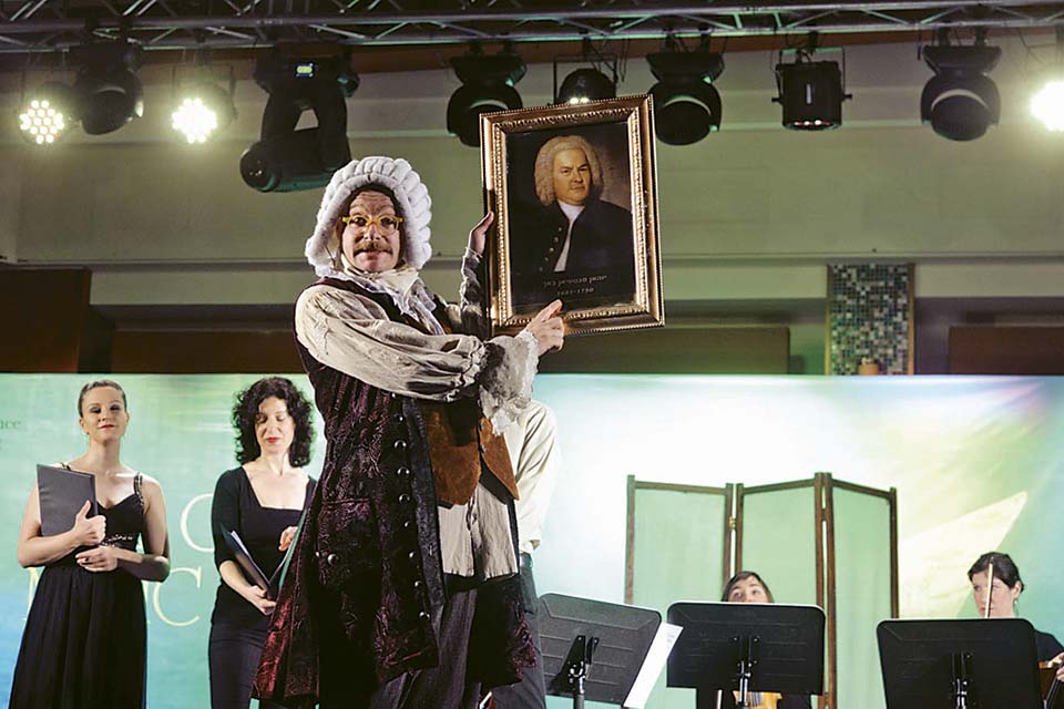 Клоун Федор Макаров в спектакле "Бум Трах Бах". Фото: пресс-служба фестиваля.