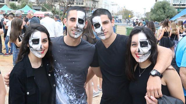 Party goers at Tel Aviv's Kikar HaMedina celebration (Photo: Motti Kimchi)