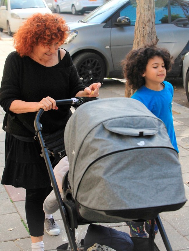 תדע שגדלנו על סבתא שלך (צילום: מוטי לבטון) תדע שגדלנו על סבתא שלך (צילום: מוטי לבטון)