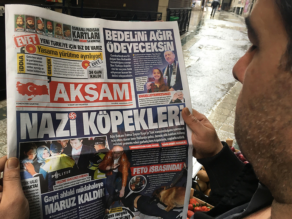 מבט לעיתוני טורקיה. השוואות לנאצים וצלבי קרס (צילום: MCT) (צילום: MCT)