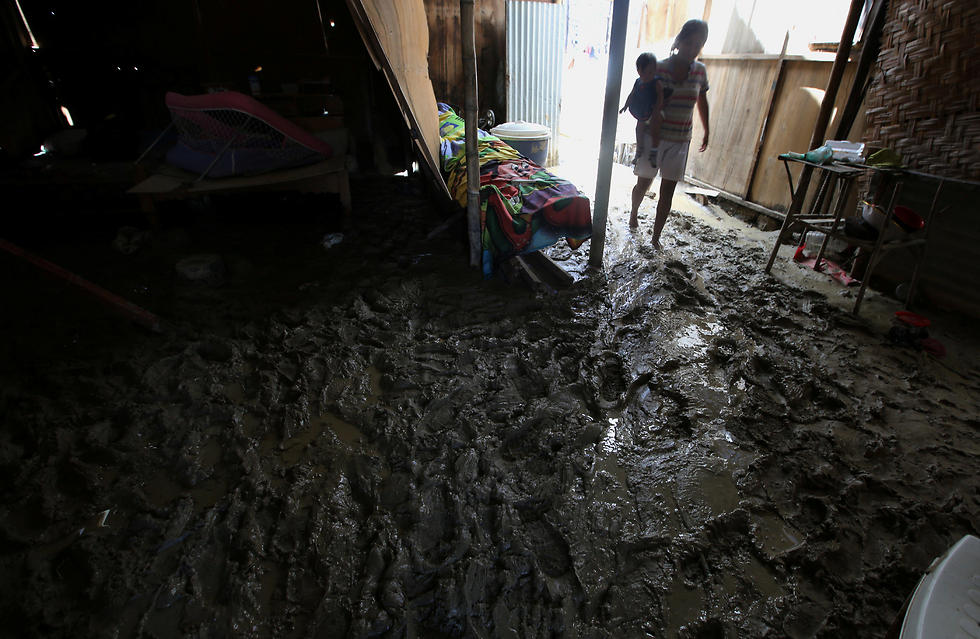 אלפים פונו מבתיהם. נזקי שיטפון בבית בפרו (צילום: רויטרס) (צילום: רויטרס)