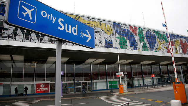 Sign to Paris' Orly Airport (Photo: Reuters) (Photo: Reuters)