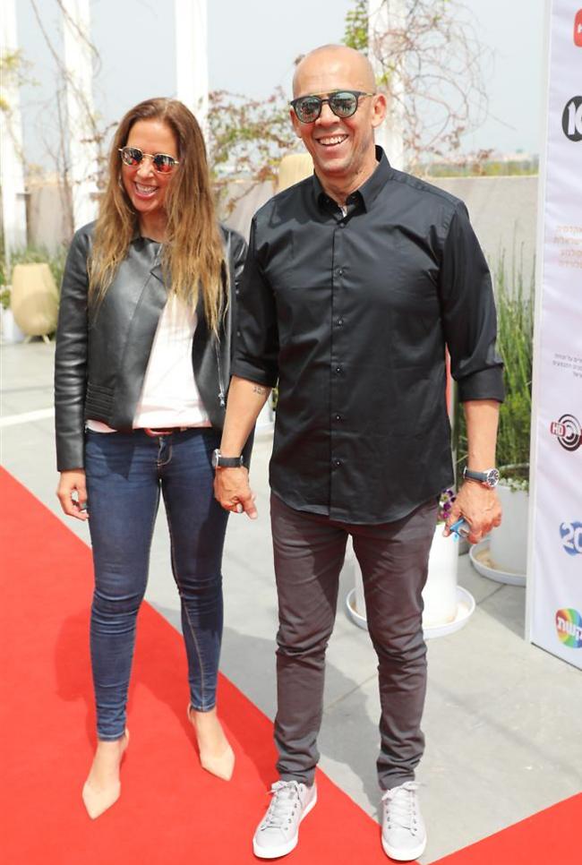 אז מה השעה? דידי הררי וזוגתו (צילום: רפי דלויה) אז מה השעה? דידי הררי וזוגתו (צילום: רפי דלויה)