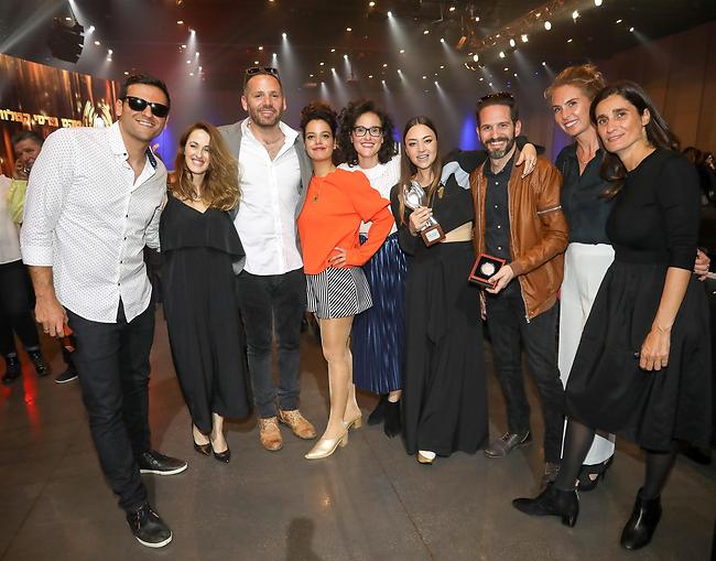 מוצלחים. קאסט "האחיות המוצלחות שלי" (צילום: רפי דלויה) מוצלחים. קאסט "האחיות המוצלחות שלי" (צילום: רפי דלויה)
