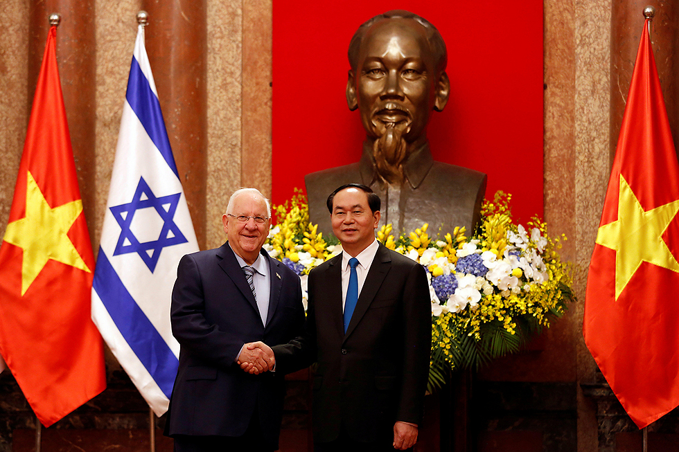 The two presidents in Hanoi (Photo: Reuters)