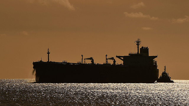 Нефтяной танкер у берегов Англи. Фото: AFP