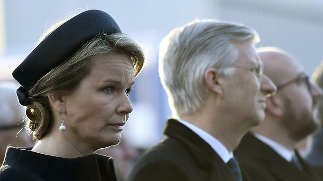 מלכת בלגיה מתילדה, המלך פיליפ וראש הממשלה שארל מישל (צילום: AFP) (צילום: AFP)