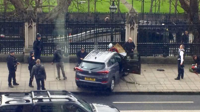 Shooting outside British Parliament