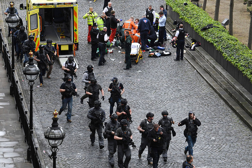 זירת הפיגוע בלונדון (צילום: AP) (צילום: AP)