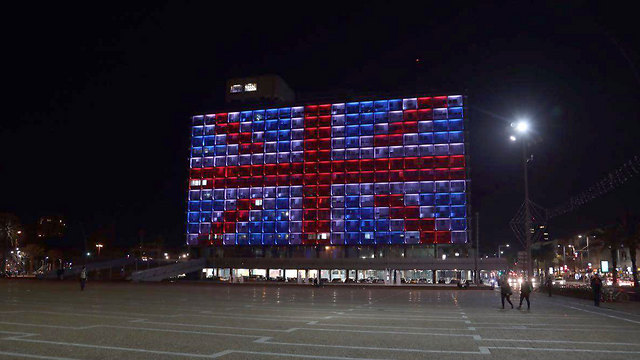 הדגל הבריטי על בניין עיריית תל אביב (צילום: מוטי קמחי) (צילום: מוטי קמחי)