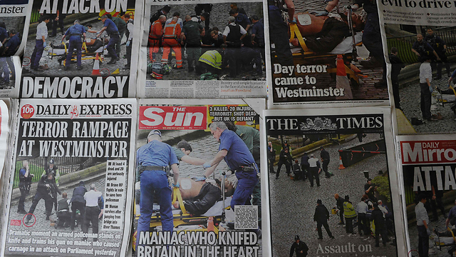 "מתקפה על הדמוקרטיה", "מטורף שתקע לבריטניה סכין בלב". כותרות עיתוני הממלכה (צילום: AFP) (צילום: AFP)