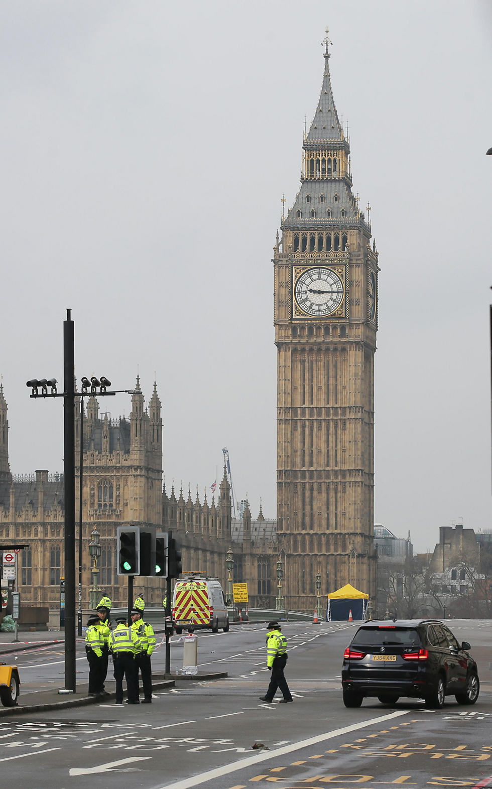 אחרי פיגוע הטרור ליד הפרלמנט בלונדון (צילום: AP) (צילום: AP)