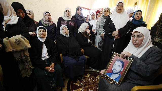 בביתו של מאזן פוקהא בעיירה טובאס  (צילום: AFP) (צילום: AFP)