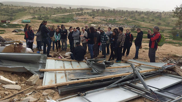 Photo taken in Umm al-Hiran near the remains of a home during a tour organized by the forum two weeks ago (Photo: Adi Bartov) (Photo: Adi Bartov)