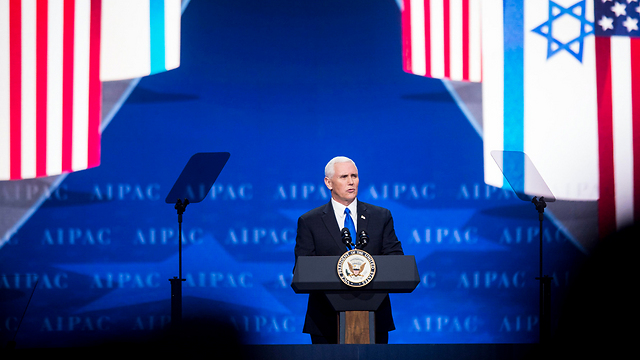 מייק פנס, הלילה בוועידה: "שהעולם יידע שארה"ב עומדת לצד ישראל" (צילום: EPA) (צילום: EPA)