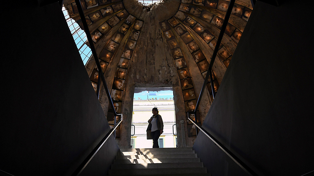 כניסה למנהרה סודית שהפכה למוזיאון על תקופת הקומוניזם באלבניה בבירה טירנה (צילום: AFP) (צילום: AFP)