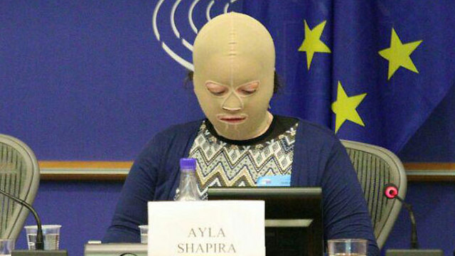 Аяла Шапира выступает в Европарламенте. Фото: Биньямин Патаки