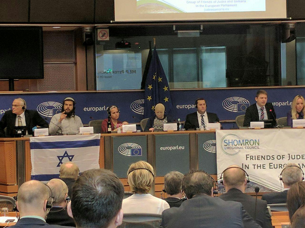 Ayla Shapira speaks in front of the EU Parliament