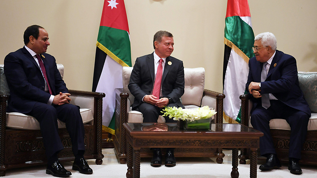 L to R: Egyptian Pres. Abdel Fattah el-Sisi, Jordanian King Abdallah II and Palestinian Pres. Mahmoud Abbas (Photo: AFP) (Photo: AFP)