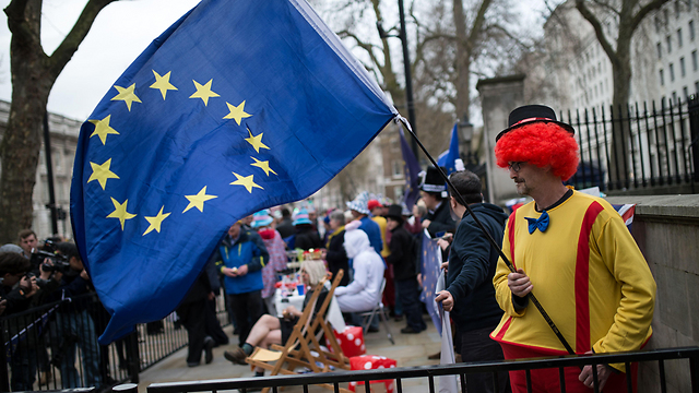 הפגנה נגד הפרישה מהאיחוד בלונדון (צילום: AFP) (צילום: AFP)