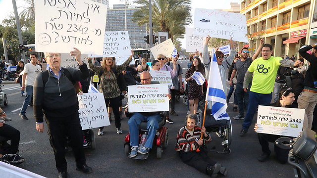 הפגנת הנכים בתל אביב (צילום: מוטי קמחי) (צילום: מוטי קמחי)