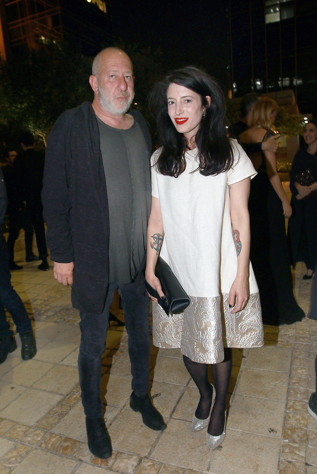 סוף סוף מישהי פה לא לבושה בשחור. אפרת גוש ויובל סיגלר (צילום: ענת מוסברג) סוף סוף מישהי פה לא לבושה בשחור. אפרת גוש ויובל סיגלר (צילום: ענת מוסברג)