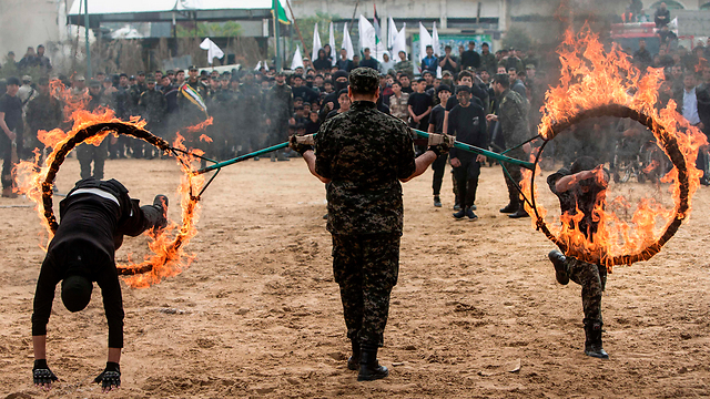 טקס סיום של תיכוניסטים שהשתתפו בקורס צבאי של חמאס, היום (צילום: AFP) (צילום: AFP)