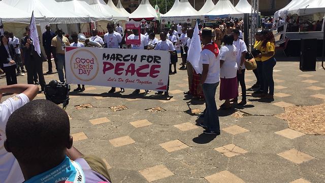צעדת השלום: קניה ביום מעשים טובים הבינלאומי (צילום: באדיבות רוח טובה) (צילום: באדיבות רוח טובה)