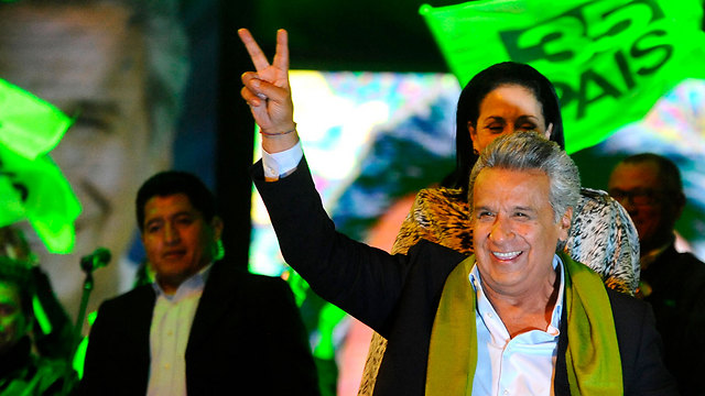 חוגג את "ניצחונו". לנין מורנו, איש מפלגת השלטון (צילום: AFP) (צילום: AFP)
