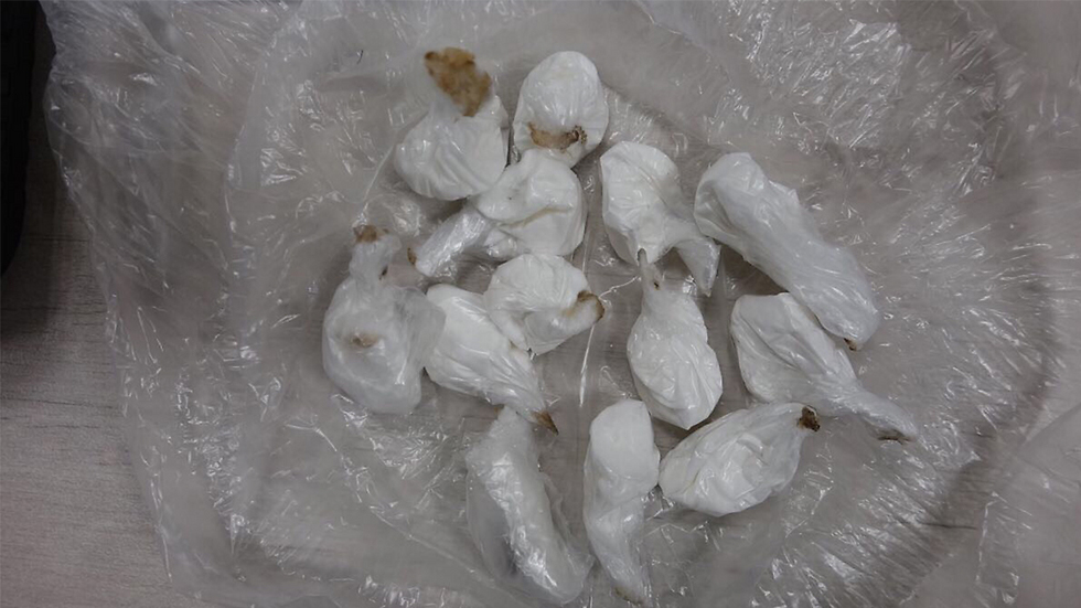 סמים שנתפסו אצל החשודים (צילום: דוברות המשטרה) (צילום: דוברות המשטרה)