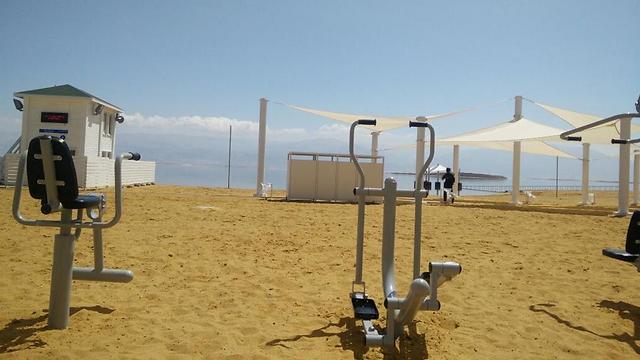 הטיילת החדשה ומכשירי הכושר בים המלח (צילום: קובי אלנבוגן) (צילום: קובי אלנבוגן)