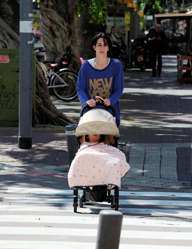 לא שמעת על טריק משקפי השמש? שרונה פיק (צילום: מוטי לבטון) לא שמעת על טריק משקפי השמש? שרונה פיק (צילום: מוטי לבטון)
