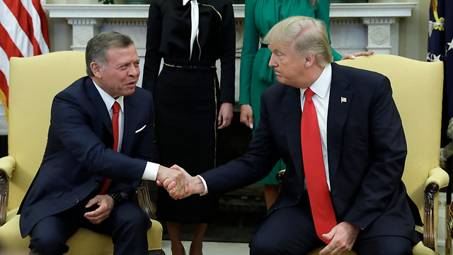 Trump (R) and Abdullah (Photo: AP)