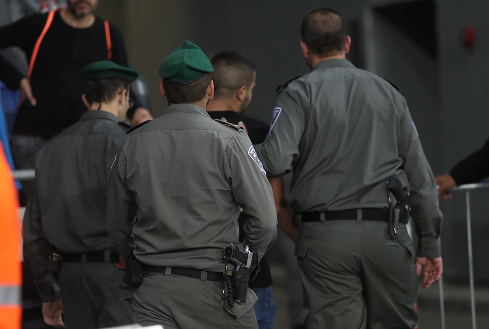 המשטרה מבצעת מעצרים (צילום: אורן אהרוני) (צילום: אורן אהרוני)