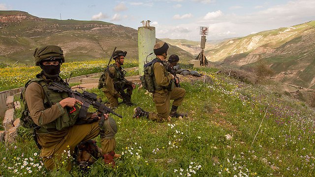 Military exercise on the border triangle, the heart of the most explosive area (Photo: Ido Erez)  (Photo: Ido Erez)