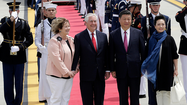 טילרסון, נשיא סין שי ג'ינפינג ונשותיהם בפלורידה (צילום: AP) (צילום: AP)