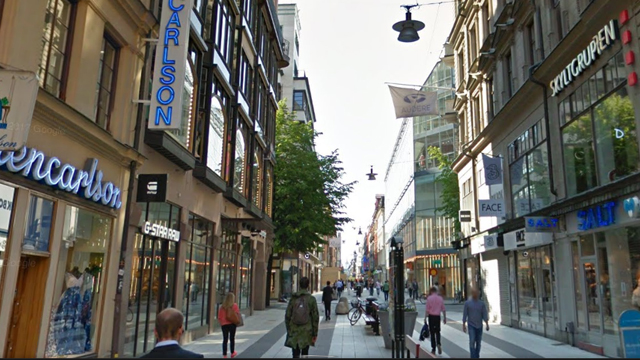 רחוב דרוטנינגטן המרכזי בשטוקהולם בימים כתיקונם ()