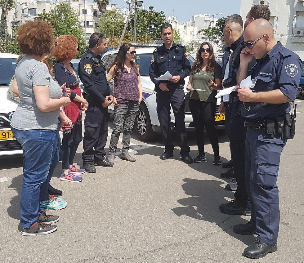 החיפושים אחר הנעדרת בתל אביב (צילום: דוברות המשטרה) (צילום: דוברות המשטרה)