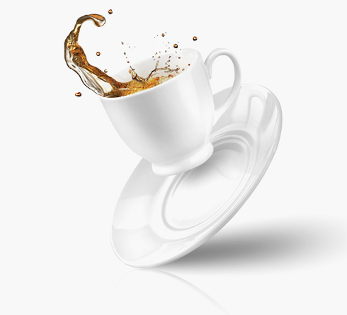 הוספת חלב לקפה או לתה יכולה למתן את ההשפעה של הצבע  (צילום: Shutterstock)