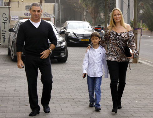 ההורים ספיר קופמן פפושדו ויואב פפושדו, והאח הקטן עידן. 2009 (צילום: דנה קופל)
