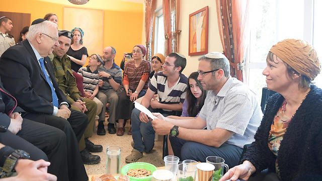 President Rivlin visits family of Sgt. Elchai Teharlev (Photo: Amos Ben-Gershom/GPO)