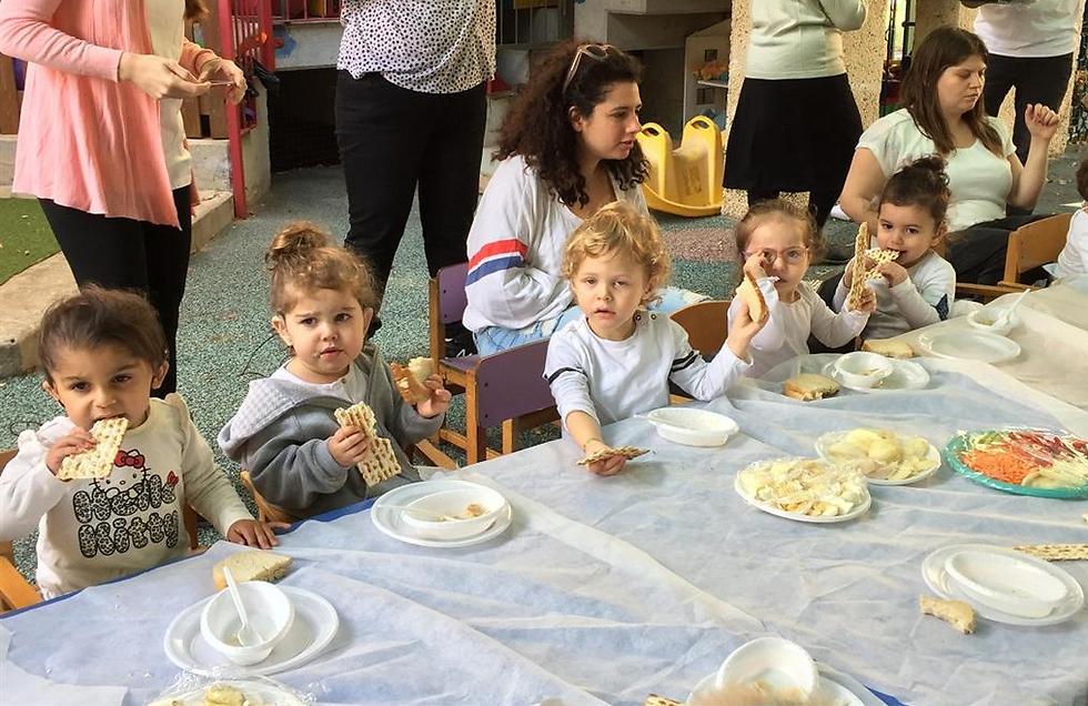 Toddlers from Micha join the Seder