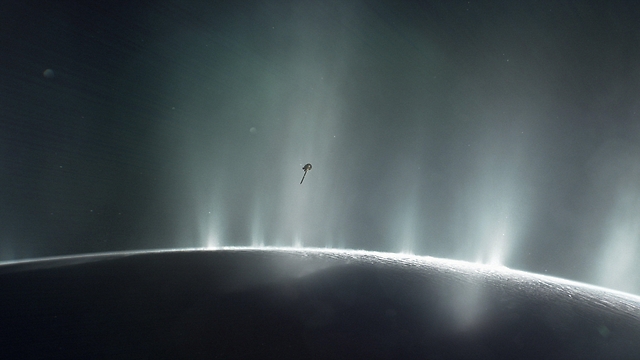הדמיה של קאסיני מעל הירח של שבתאי (צילום: רויטרס) (צילום: רויטרס)