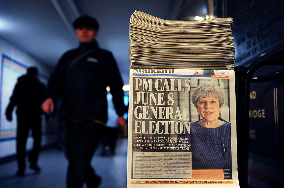 "ראש הממשלה קוראת לבחירות ב-8 ביוני". שער העיתון "לונדון איוונינג סטנדרד"  (צילום: AFP) (צילום: AFP)