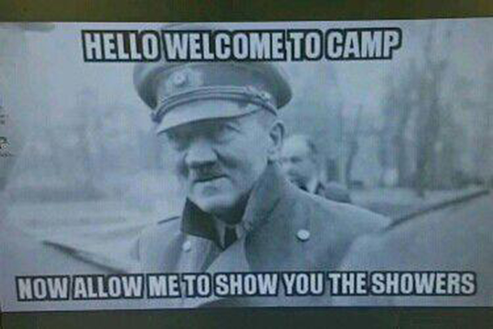 מם של היטלר: "הרשו לי להראות לכם את המקלחות" ()