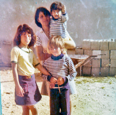דאבוש (משמאל) בתמונת ילדות