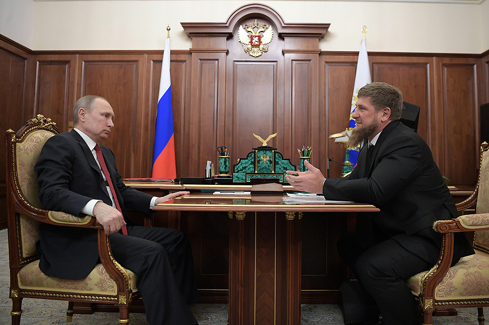 נשיא צ'צ'ניה עם נשיא רוסיה. "אלוהים ישמור, במה מאשימים אותנו" (צילום: MCT) (צילום: MCT)