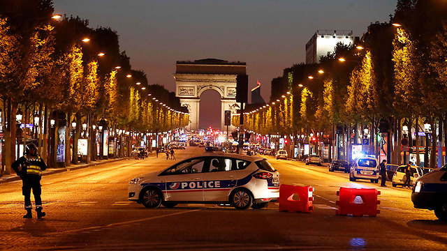 Terrortámadás történt csütörtök este Párizsban.