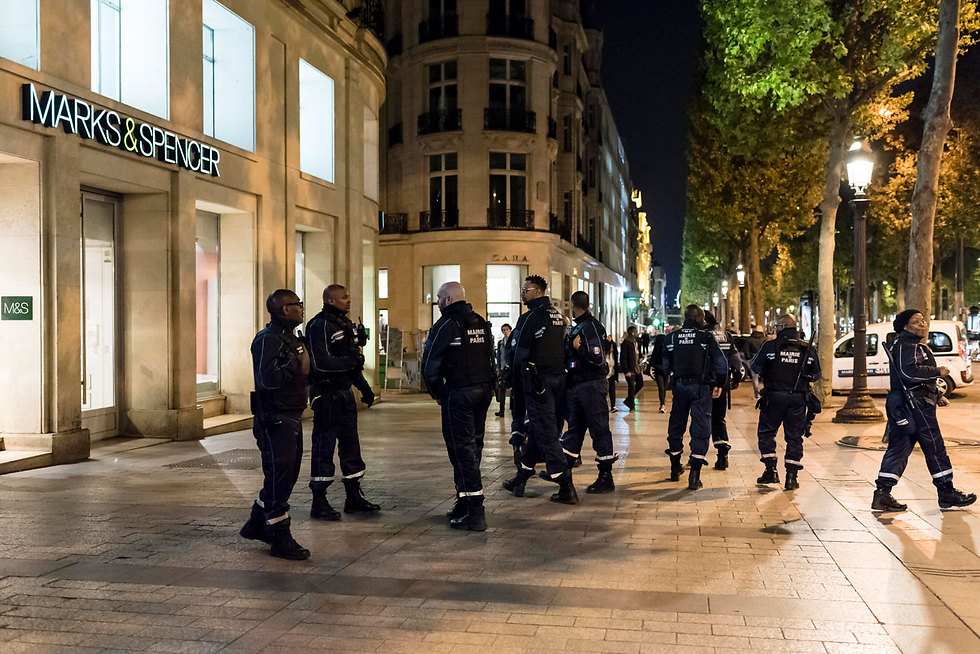 שוטרים ברחובות פריז לקראת הבחירות (צילום: mct)